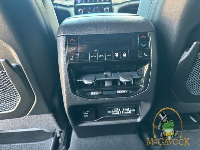 2023 Jeep Grand Cherokee Summit