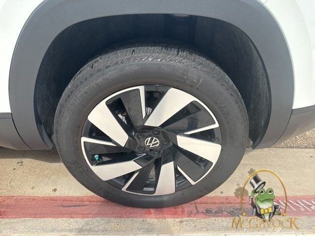 2024 Volkswagen Atlas Cross Sport 2.0T SE w/Technology