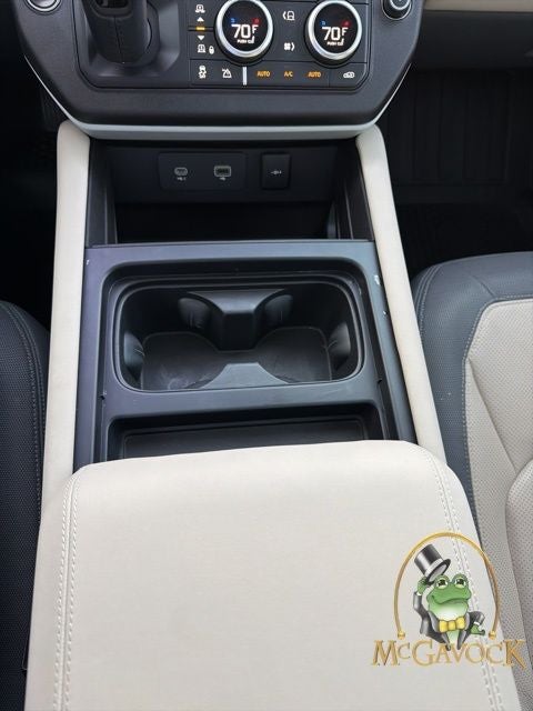 2024 Land Rover Defender 130 X-Dynamic SE