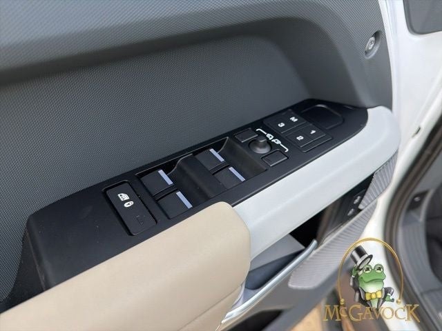2024 Land Rover Defender 130 X-Dynamic SE