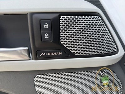 2024 Land Rover Defender 130 X-Dynamic SE