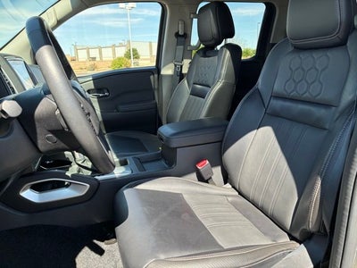 2024 Nissan Frontier SL