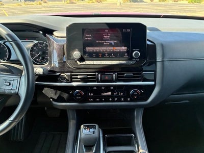 2024 Nissan Pathfinder SV