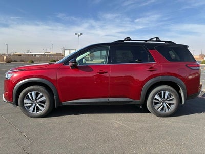 2024 Nissan Pathfinder SL