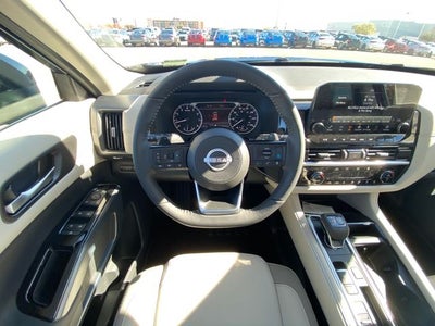 2025 Nissan Pathfinder SL