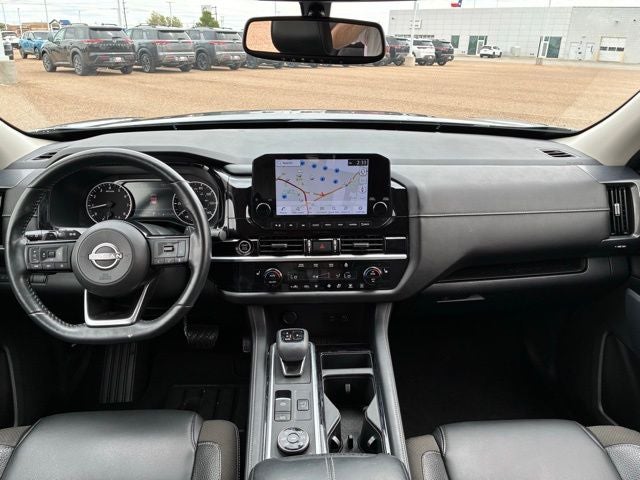 2022 Nissan Pathfinder SL