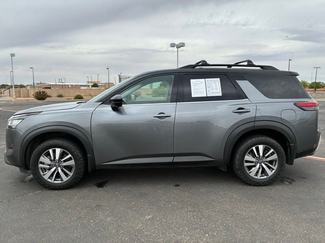 2022 Nissan Pathfinder SL