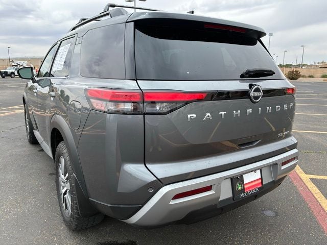 2022 Nissan Pathfinder SL