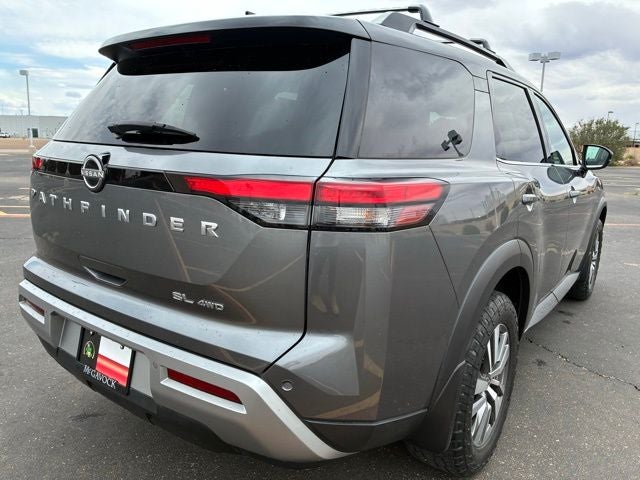2022 Nissan Pathfinder SL