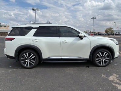 2023 Nissan Pathfinder Platinum
