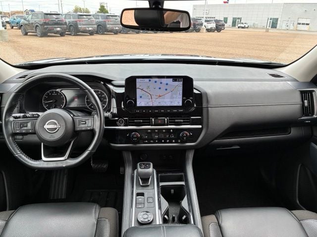 2023 Nissan Pathfinder Platinum