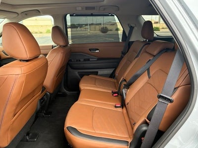 2023 Nissan Pathfinder Platinum