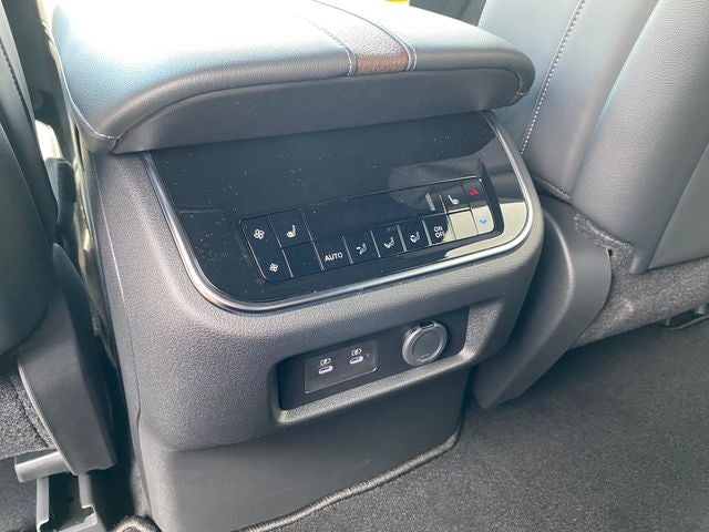 2025 Nissan Armada Platinum