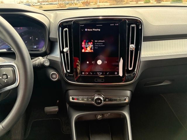 2025 Volvo XC40 B5 Core