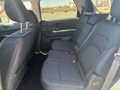 2026 Nissan Pathfinder SV