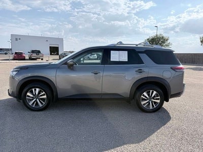2024 Nissan Pathfinder SL