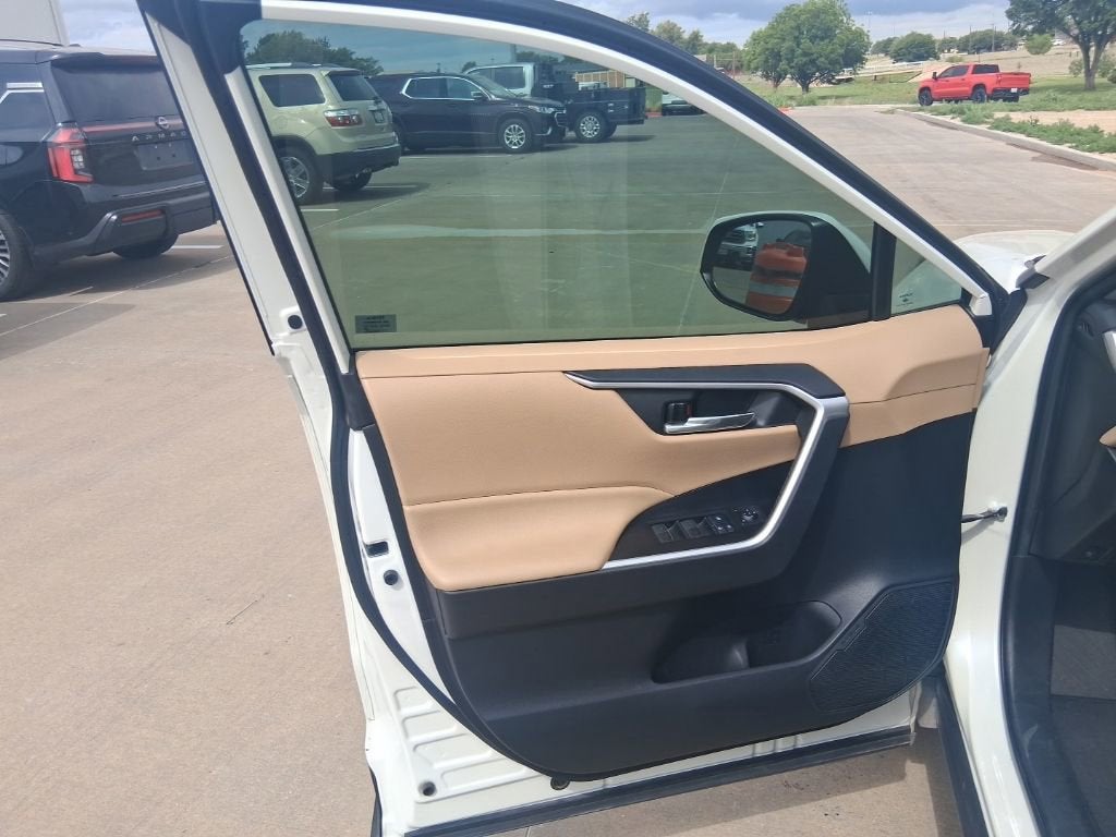 2022 Toyota RAV4 Hybrid XLE Premium
